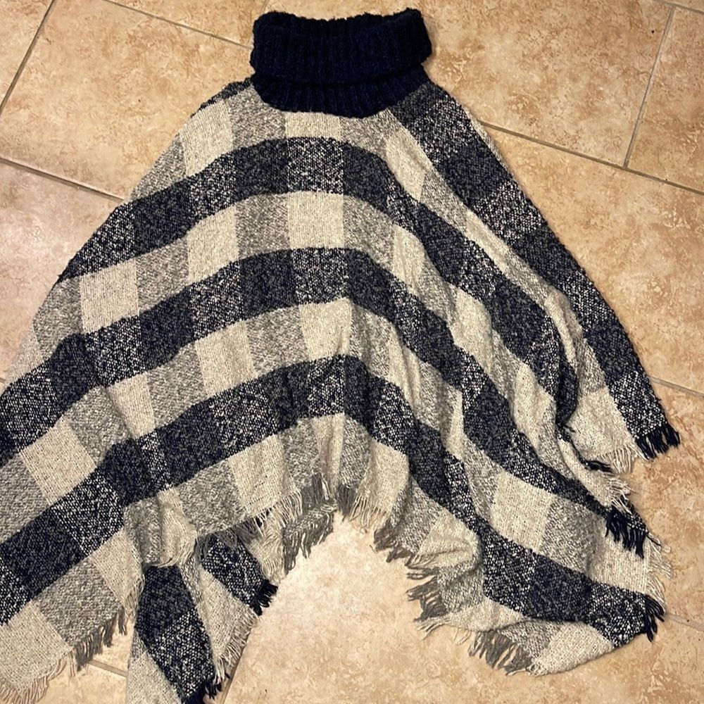 Turtleneck poncho  